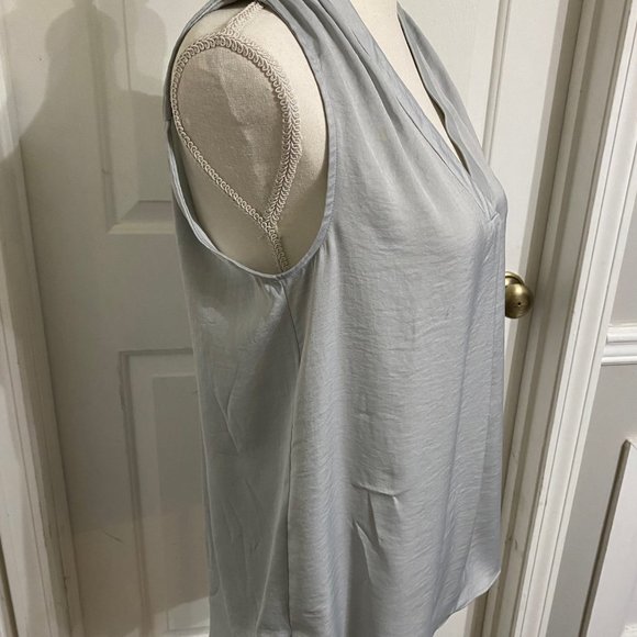 S Alfani Solid Silver/Light Gray Satiny Sleeveless V-Neck Top - Picture 2 of 5